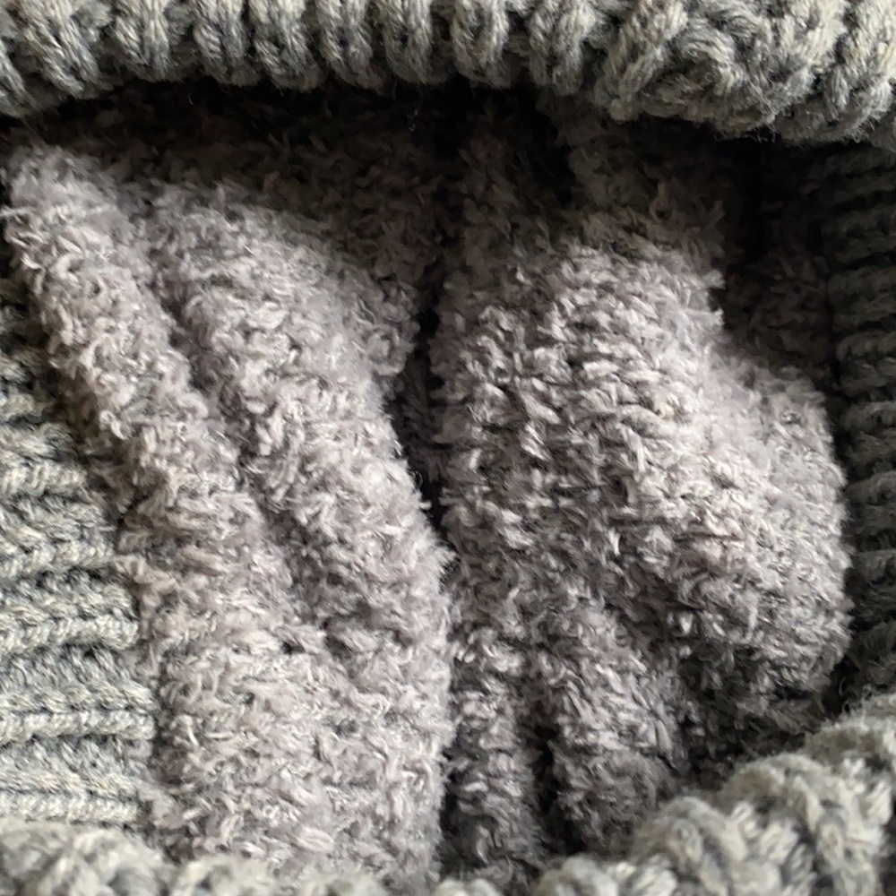 Winter hat - Picture 3 of 3